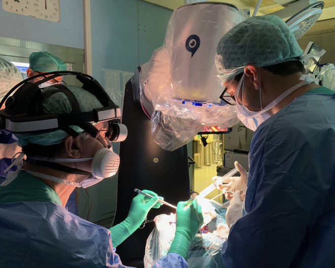 Al San Raffaele il primo intervento al mondo al cervello con un robotiscopio