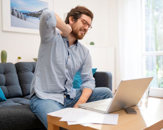 Smartworking e studio davanti al PC: i consigli per una postura corretta